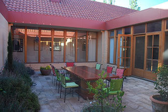 Relaxing Courtyard at Ballarat Primavera - Luxury Accommodation