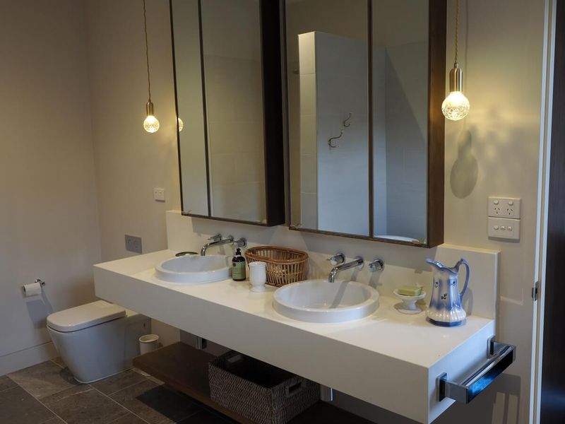 Jasmine Room Bathroom Ballarat Luxury Accommodation